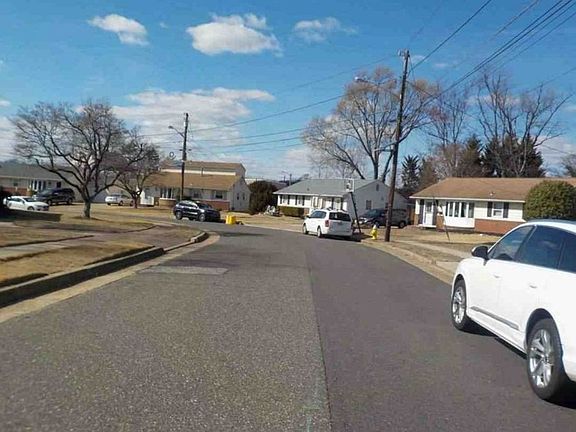 Exterior Neighborhood (street photo)