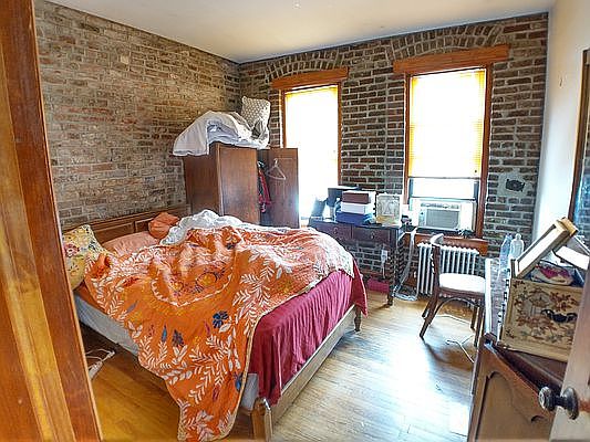 2nd image of 424 E 13th St APT 8