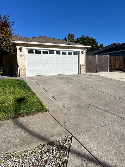 1409 Andrew Dr — Photo 4