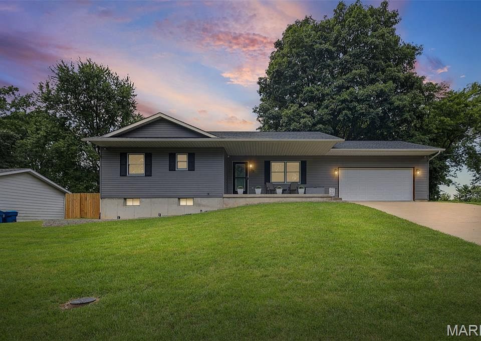 1st image of 32 Grainey Dr