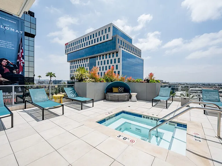 The William on Sunset — Photo 41