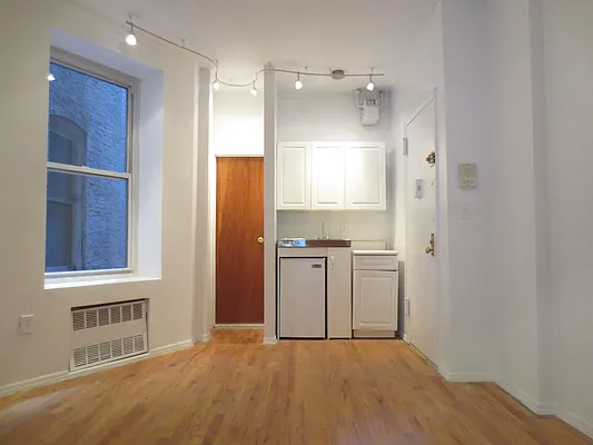 Rented by Waverly Realty Associates | media 9