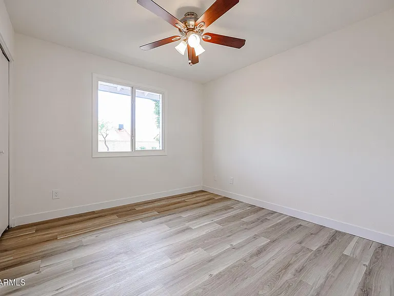 4352 E Grovers Ave — Photo 8
