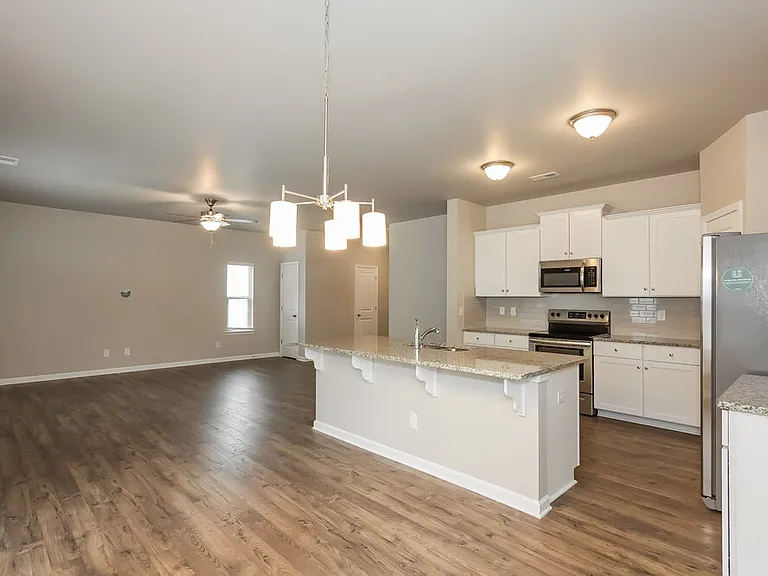 208 Neal Dr — Photo 5