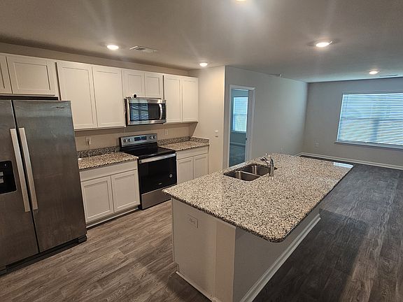 3rd image of 193 Country Grove Way