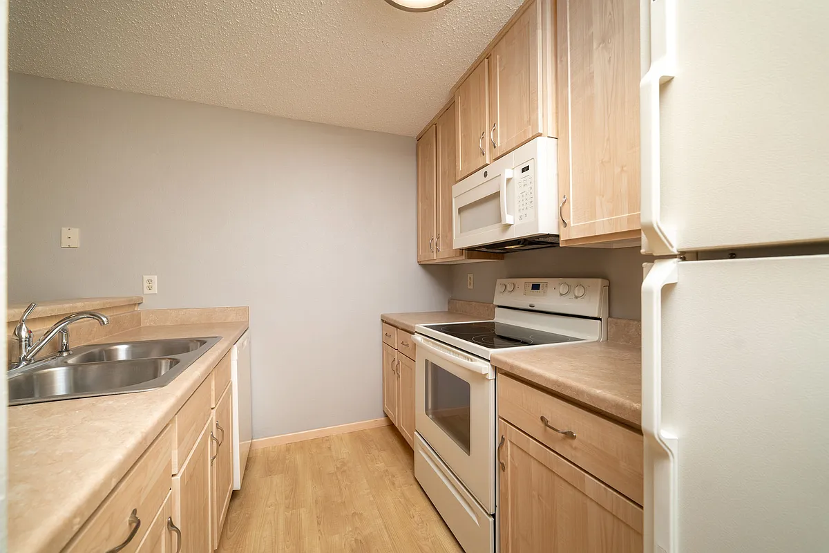 Building Photo - Prairiewood Estates