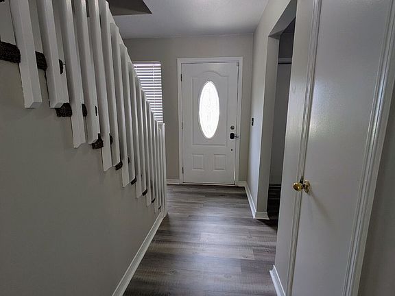2nd image of 3027 Candlewyck Ln E