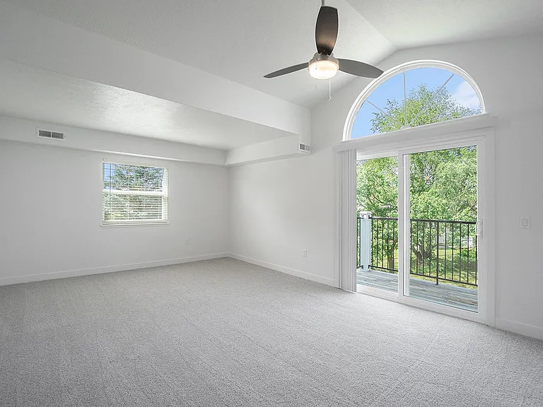 Byron Lakes Apartments — Photo 31