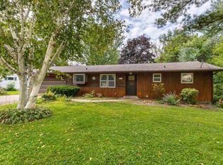 1225 Sunset Dr, Platteville, WI 53818