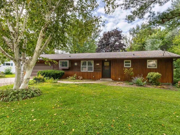 1225 Sunset Dr, Platteville, WI 53818