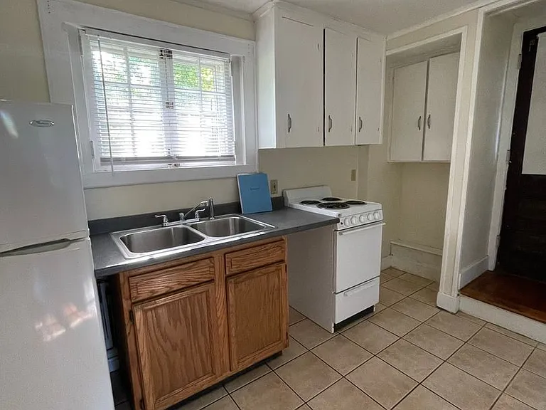 360 S Winooski Ave — Photo 2