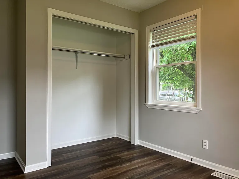 900 S Saint James Blvd — Photo 16