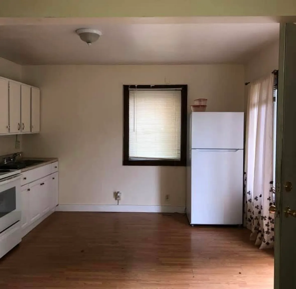 1 bed, $895 — Photo 2