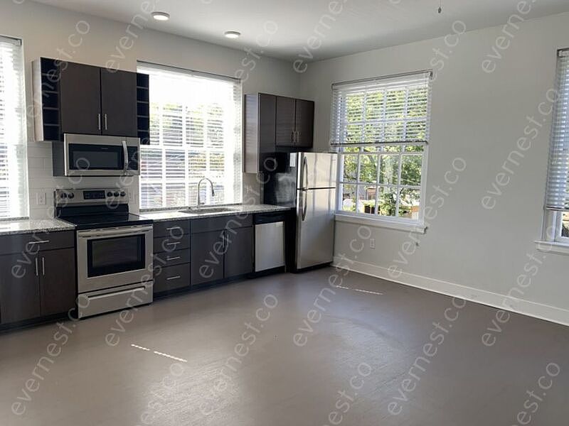 1st image of 3003 Parkwood Ave #209