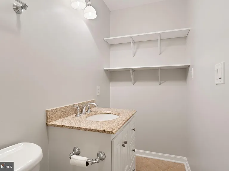 1020 Powhatan St — Photo 25