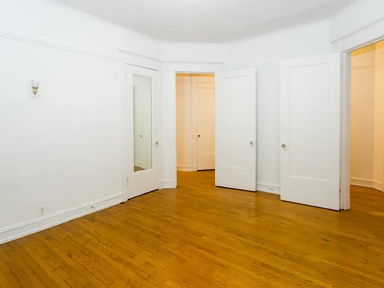 5700 S. Blackstone Avenue — Photo 7