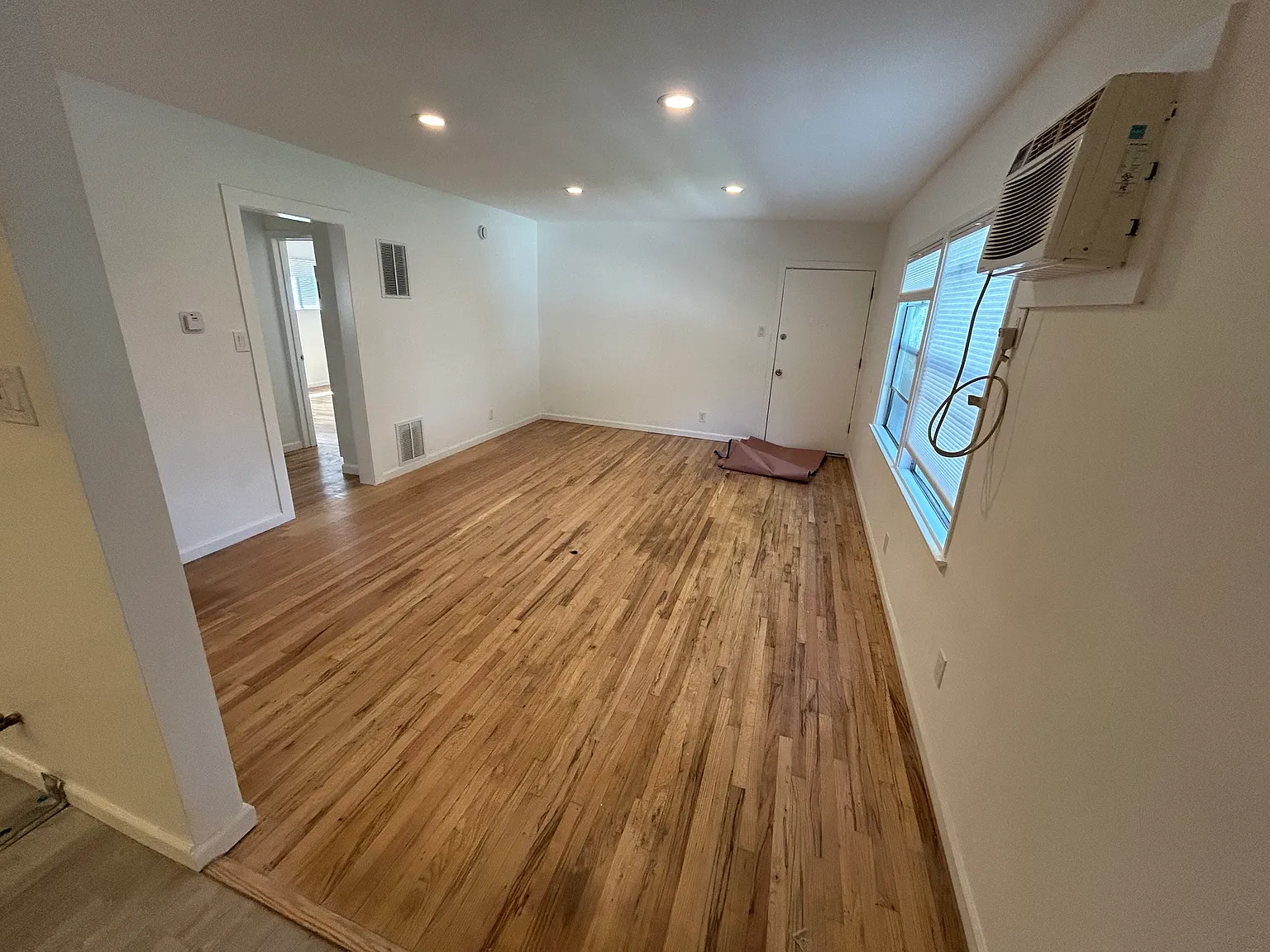 2 bed, 850 sqft, $2,795 — Photo 3