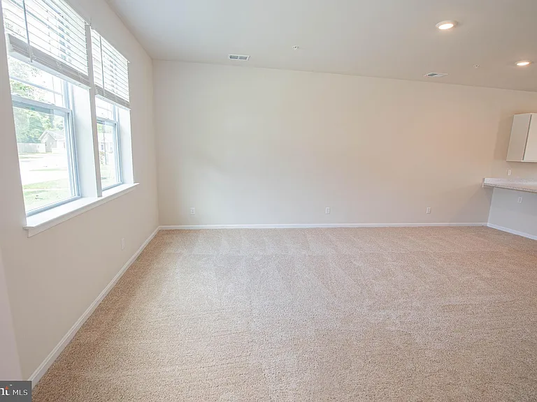 130 Willowtree Ln — Photo 13