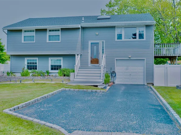 3 Cobb Lane, Medford, NY 11763