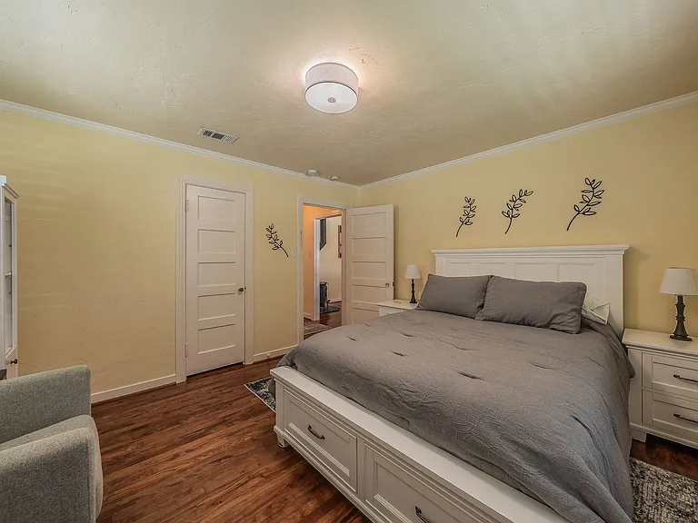 2157 W Lotus Ave — Photo 29