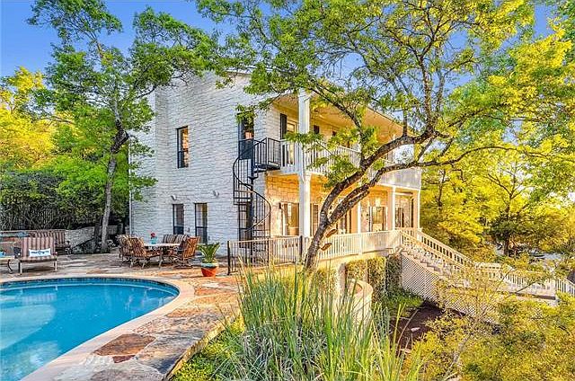 1st image of 1409 Canoe Brook Dr