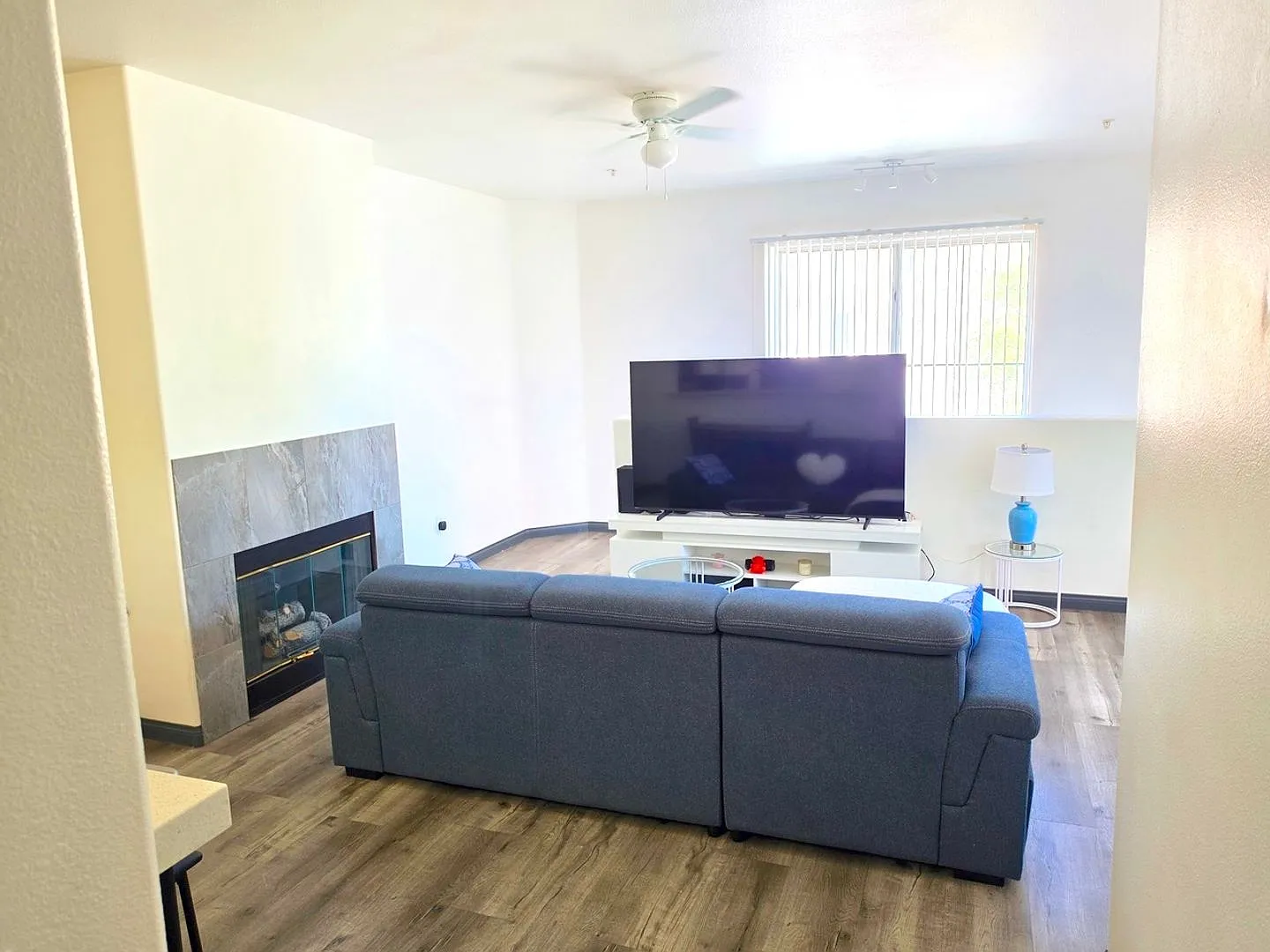 Fully Furnished * 1bed/1bath Condo With 1 Car Garage In Southwest Las Vegas — Photo 2