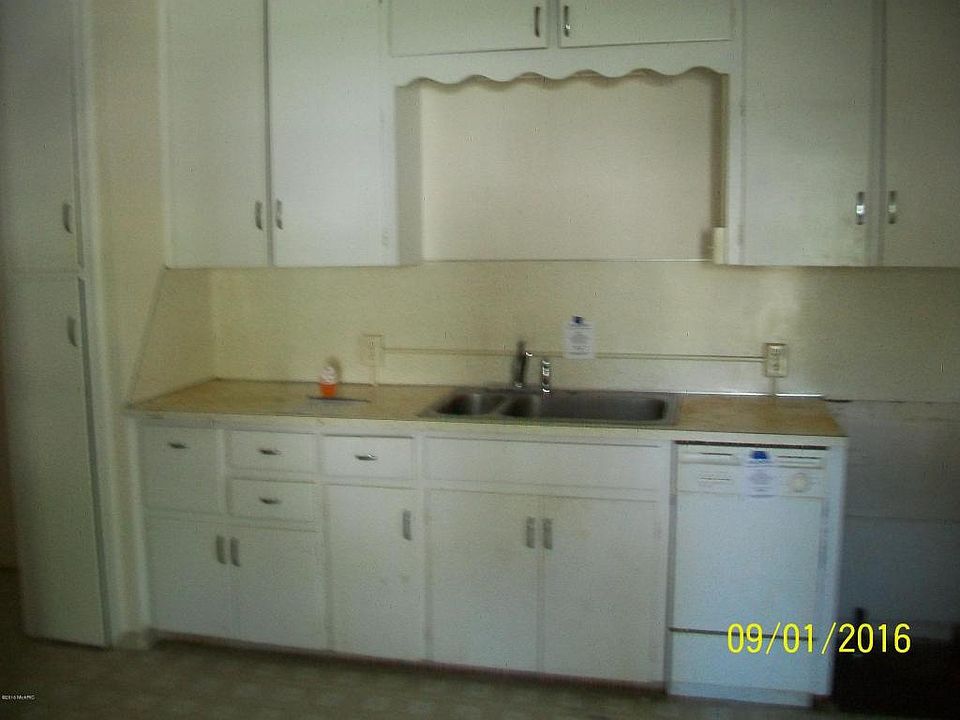 2nd image of 518 Emmett St E