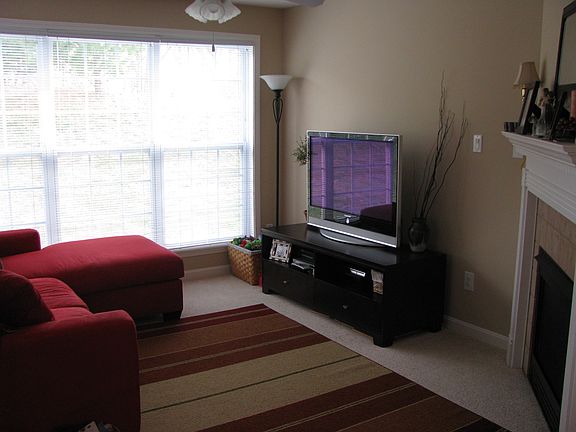 3rd image of 843 Garden Pointe Dr