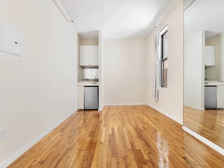 247 W 63rd St #6D — Photo 2
