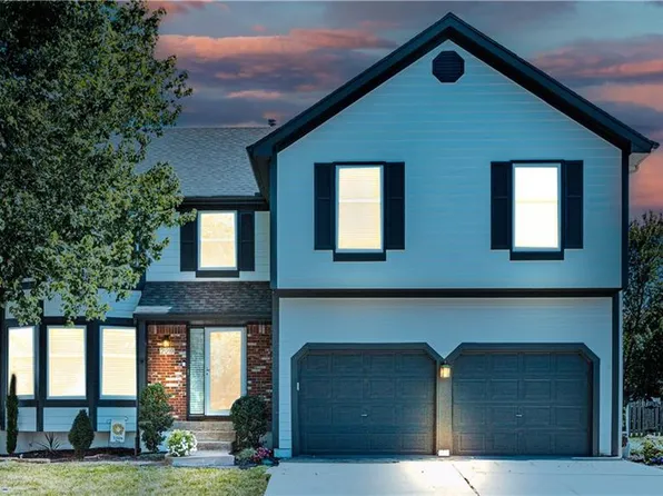 229 SE Sumpter Dr, Lees Summit, MO 64063