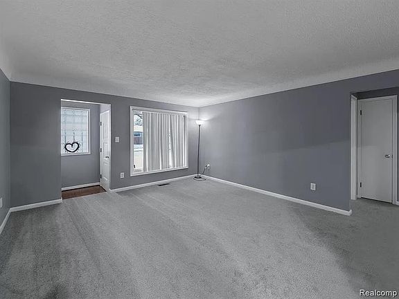 5th image of 11116 Racine Rd