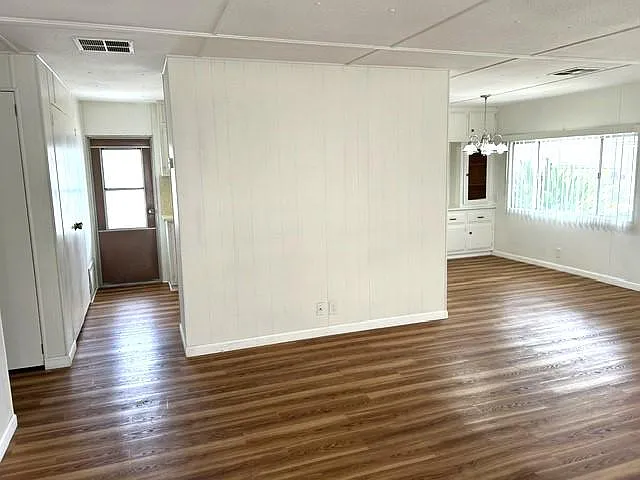 101 San Mateo Cir — Photo 3