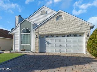 8 Newbury Court, Toms River, NJ