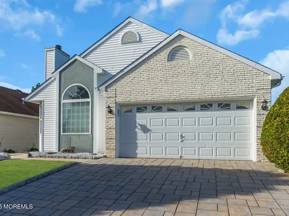 8 Newbury Court, Toms River, NJ 08757