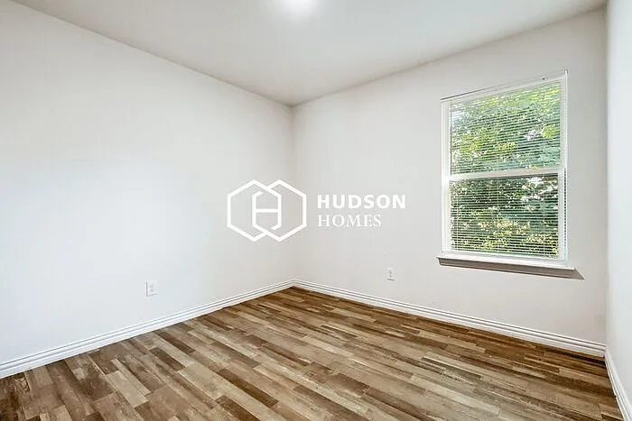 1012 Dearborn St — Photo 9