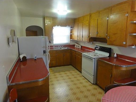 5th image of 222 Vermont Ave