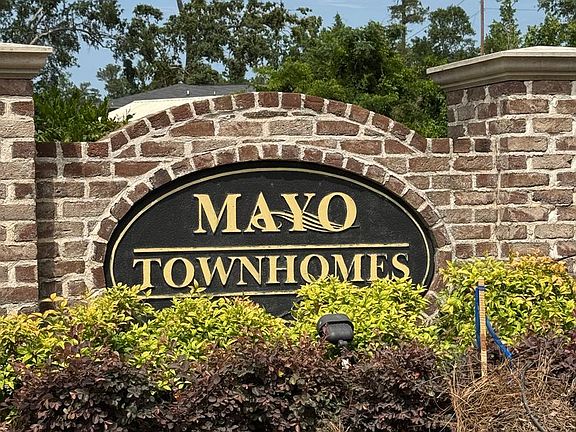 3rd image of 815 Mayo Ln