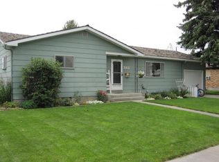 542 Shoshone St, Powell, WY 82435