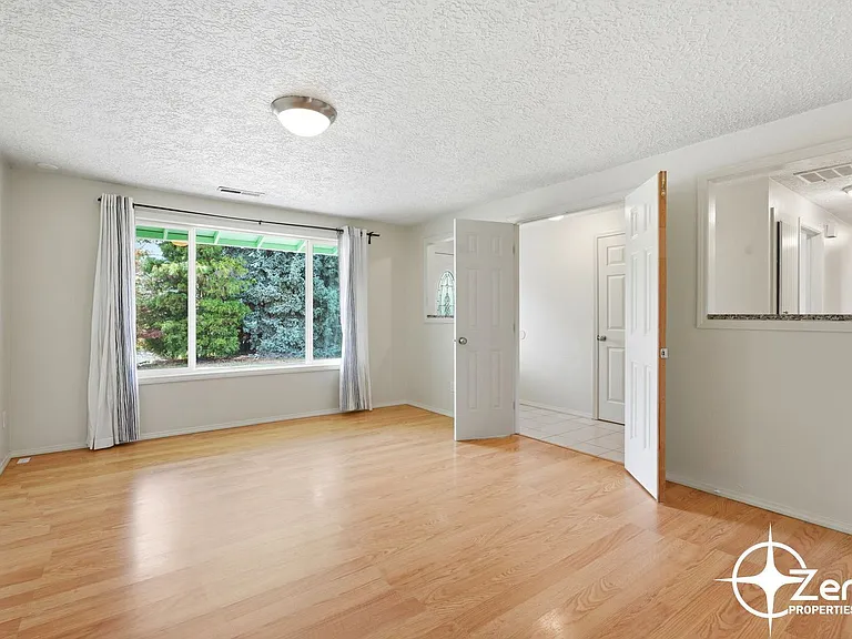 12719 NE 10th Ave — Photo 11