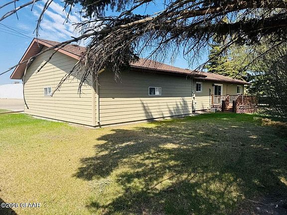3rd image of 616 9th St #17