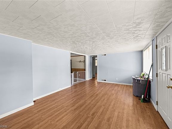 3rd image of 41511 Hazelwood St