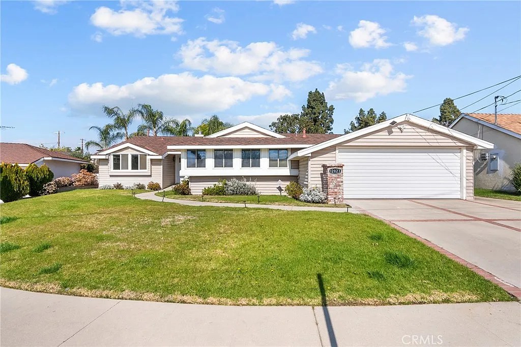 3 bed, 1413 sqft, $4,599 — Photo 3