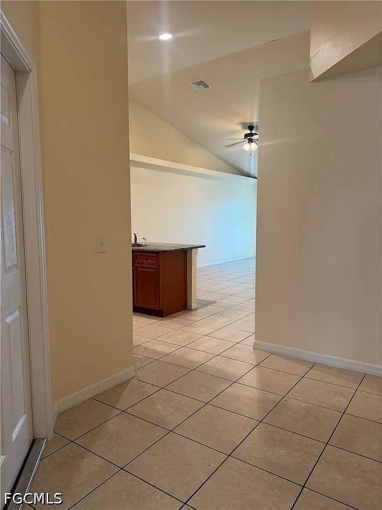 3 bed, 2.0 bath, 2418 sqft, $1,650 — Photo 4