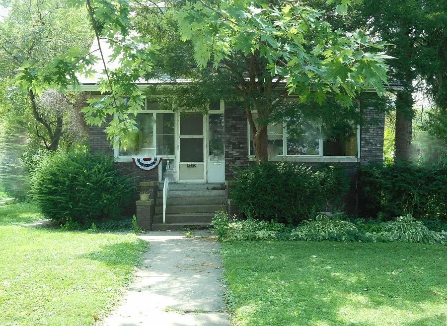2212 W Ayres Ave photo 1