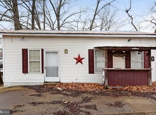 32 Boo Blvd, Falling Waters, WV 25419