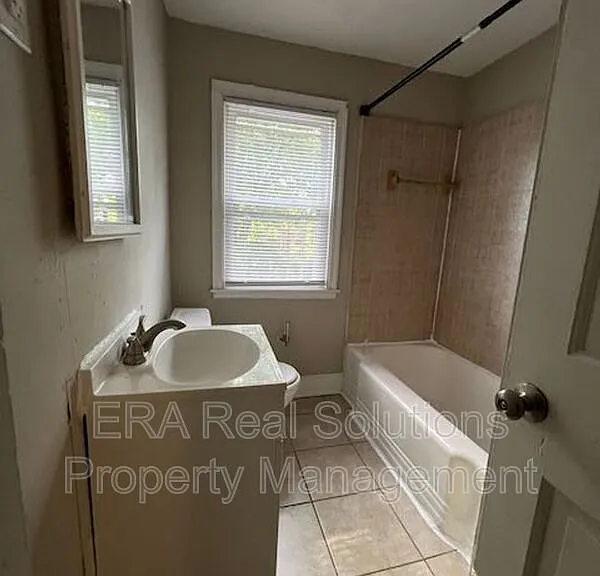 88 N Waverly St — Photo 8