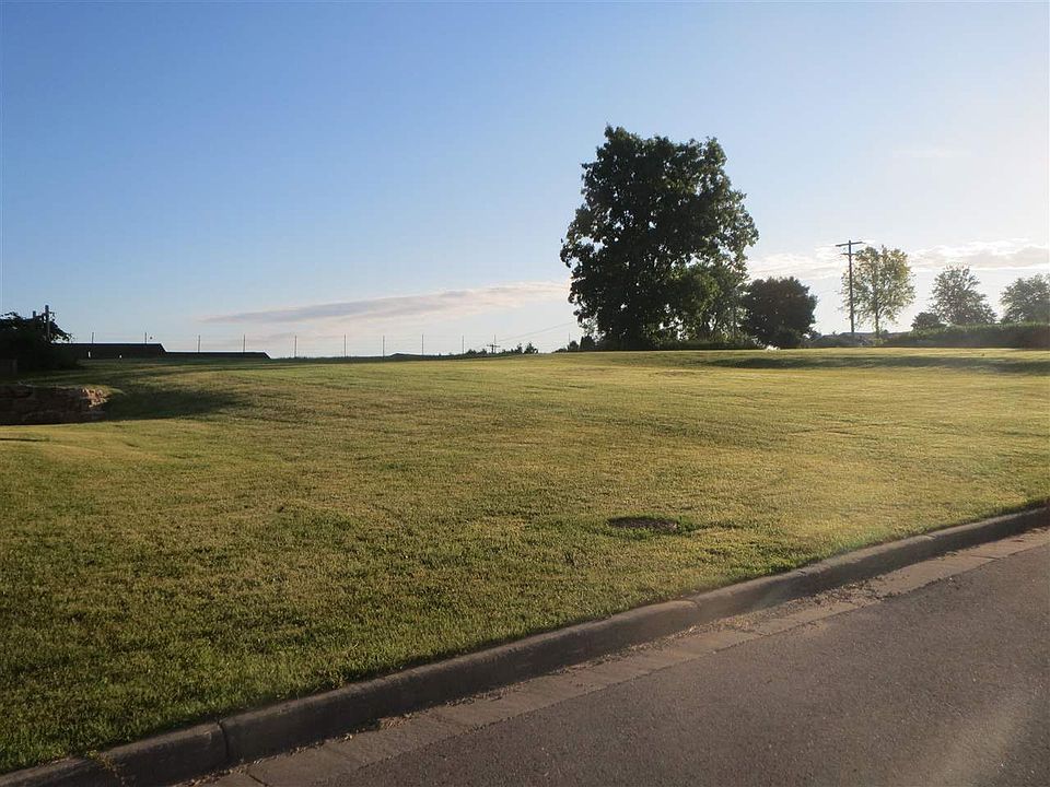 1st image of L4 Spruce Park Dr