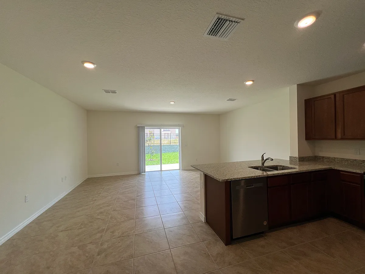 Building Photo - 1532 Lumber Ave
