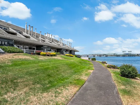 118 N Hayden Bay Dr, Portland, OR 97217
