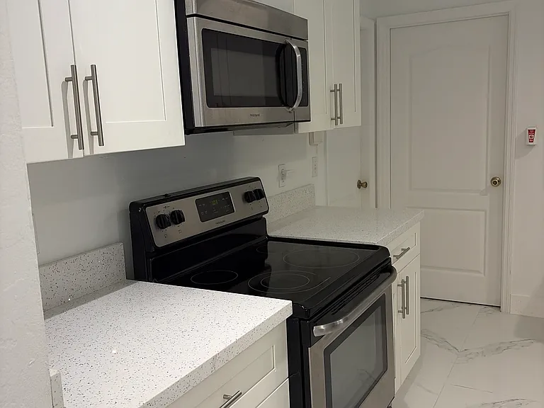 368 Parkdale Blvd #2 — Photo 3